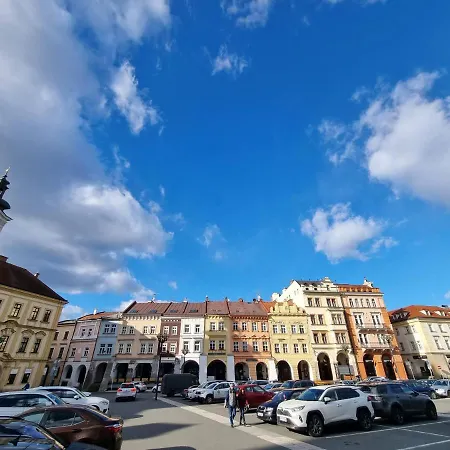 Romanticke Studio V Podkrovi Na Velkem Namesti, Wi-Fi, Netflix Hradec Kralove Exterior photo