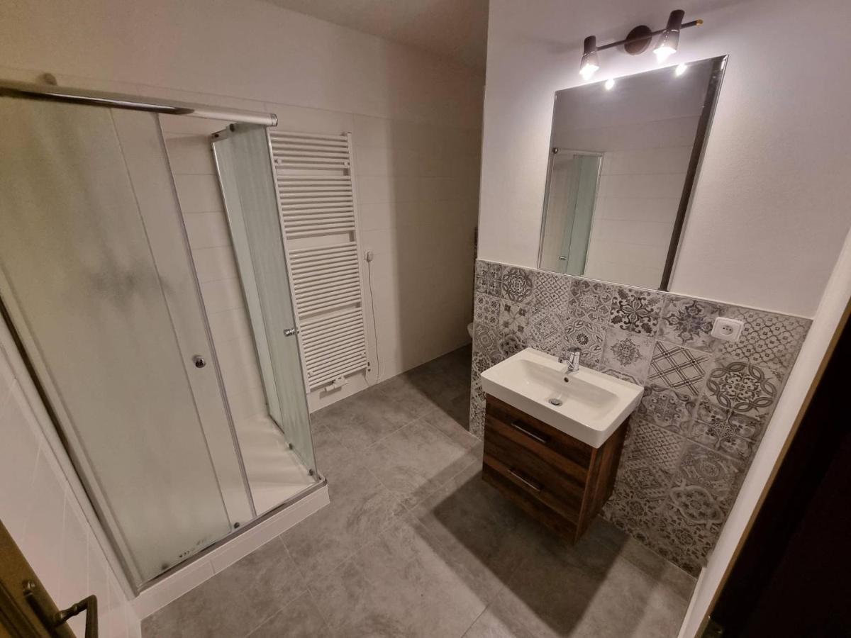 Romanticke V Podkrovi Na Velkem Namesti, Wi-fi, Netflix Apartment