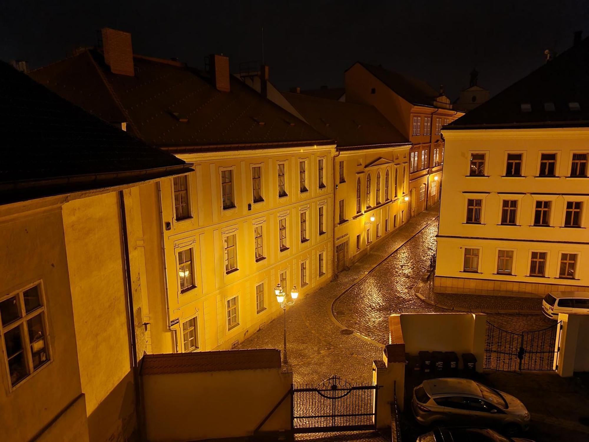 Romanticke V Podkrovi Na Velkem Namesti, Wi-fi, Netflix Apartment *